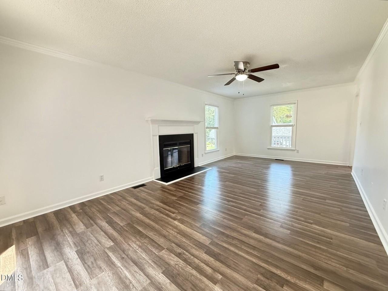 401 Holly Berry Ln - Photo 4 of 40