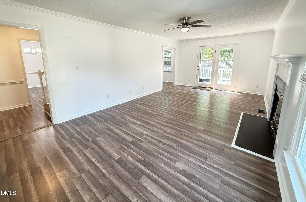 401 Holly Berry Ln - Photo 5 of 40