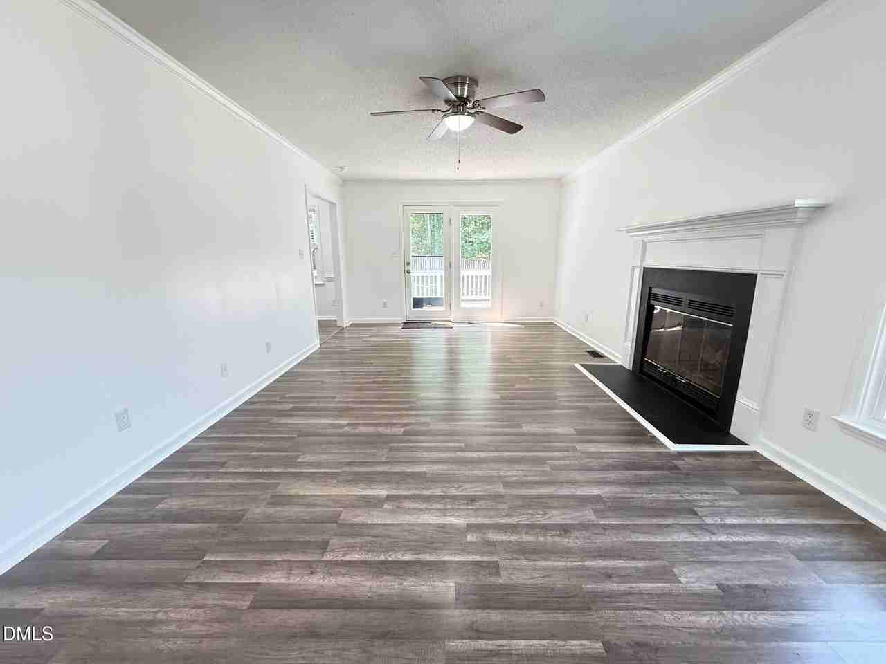 401 Holly Berry Ln - Photo 6 of 40