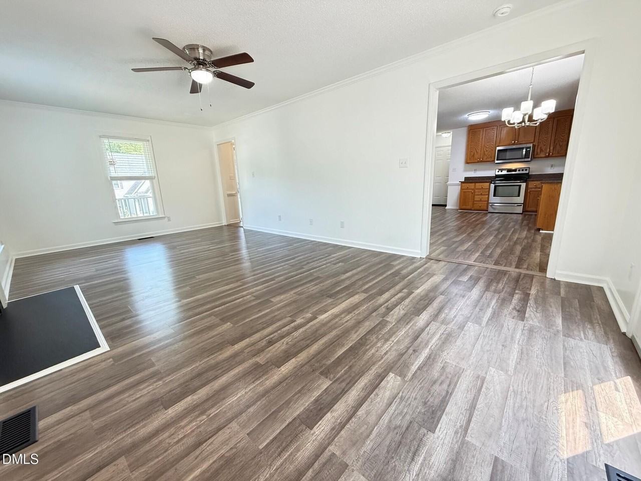 401 Holly Berry Ln - Photo 7 of 40