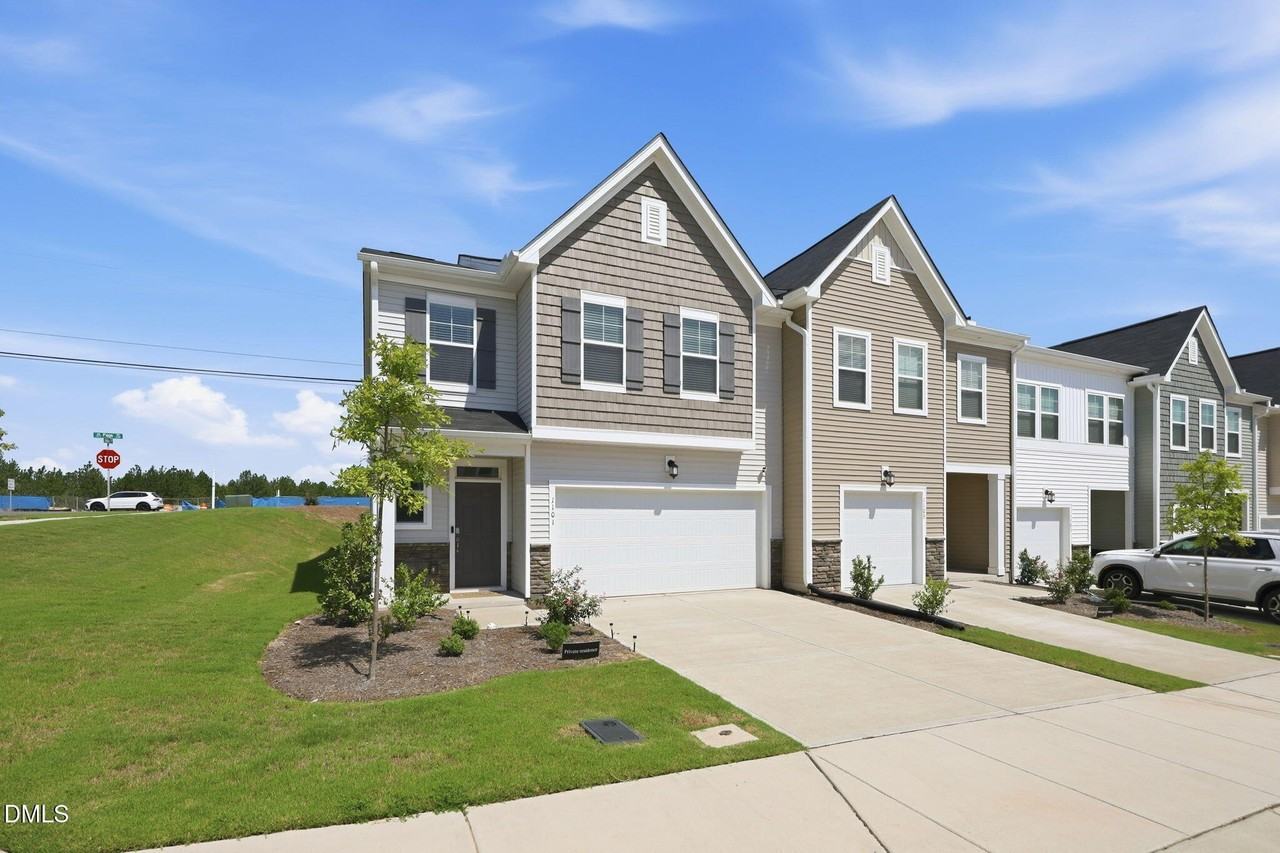 1101 Aberleigh Ln - Photo 3 of 50