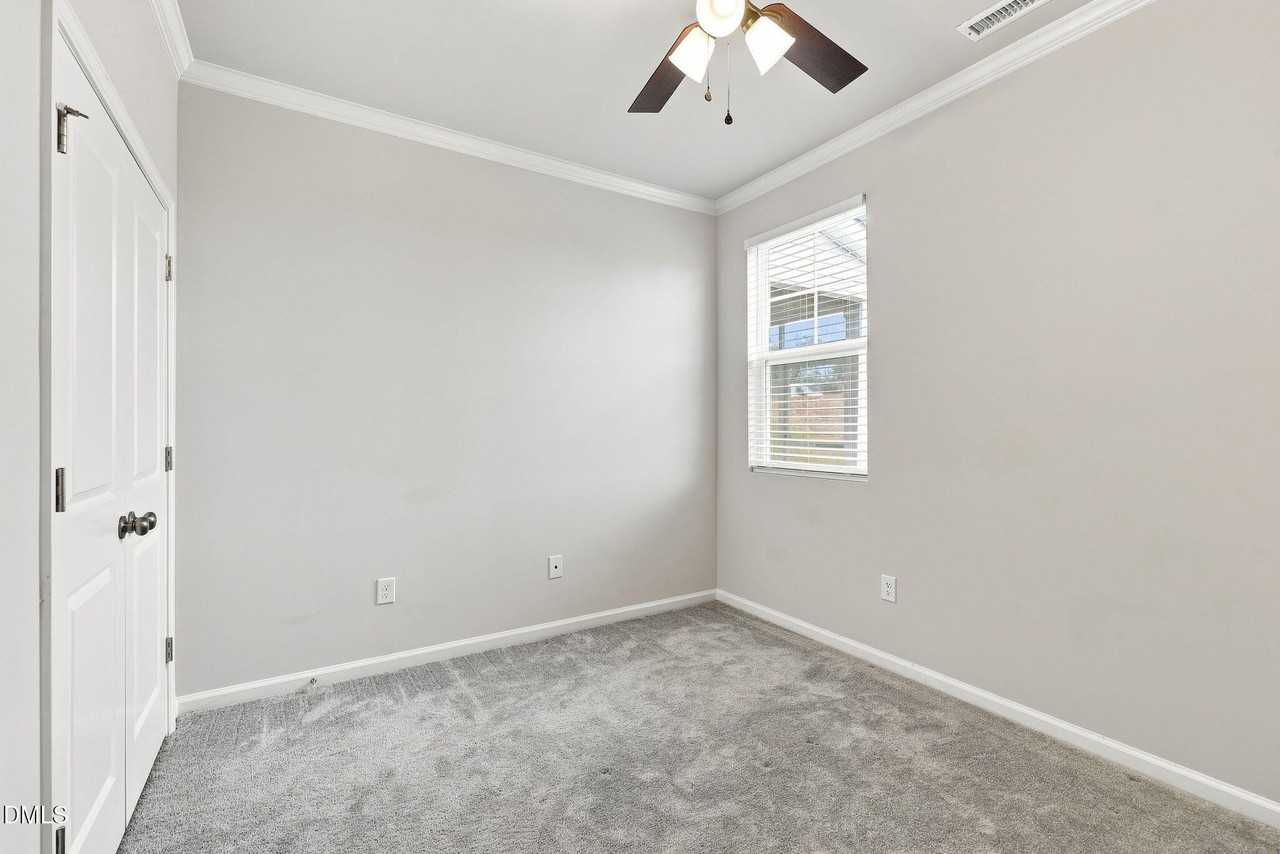 1101 Aberleigh Ln - Photo 4 of 50