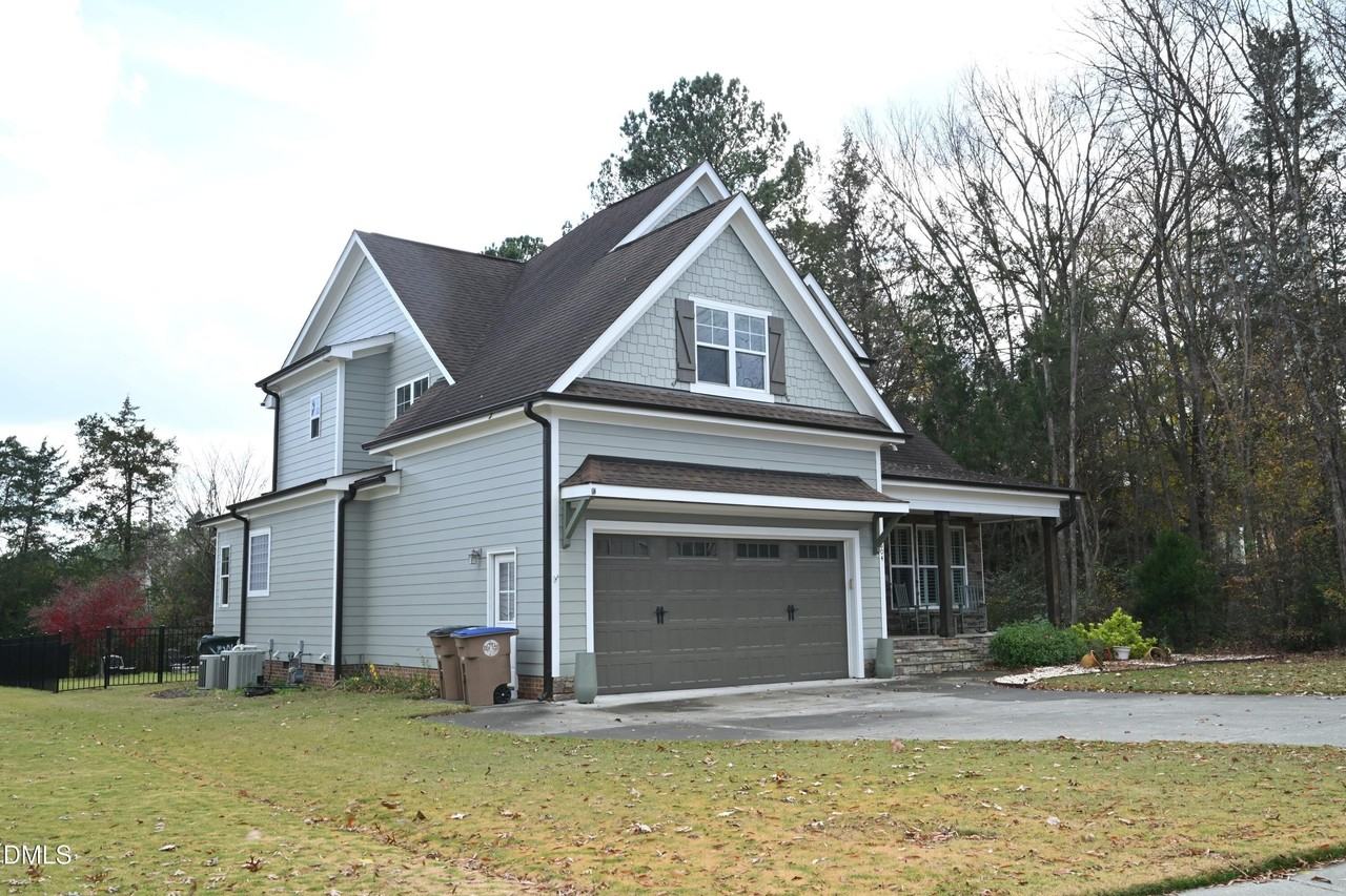5604 Clearsprings Dr - Photo 3 of 39