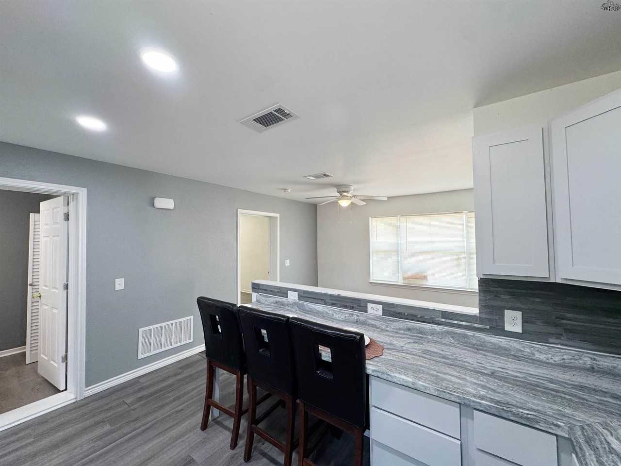 406 2nd St - Photo 2 of 21