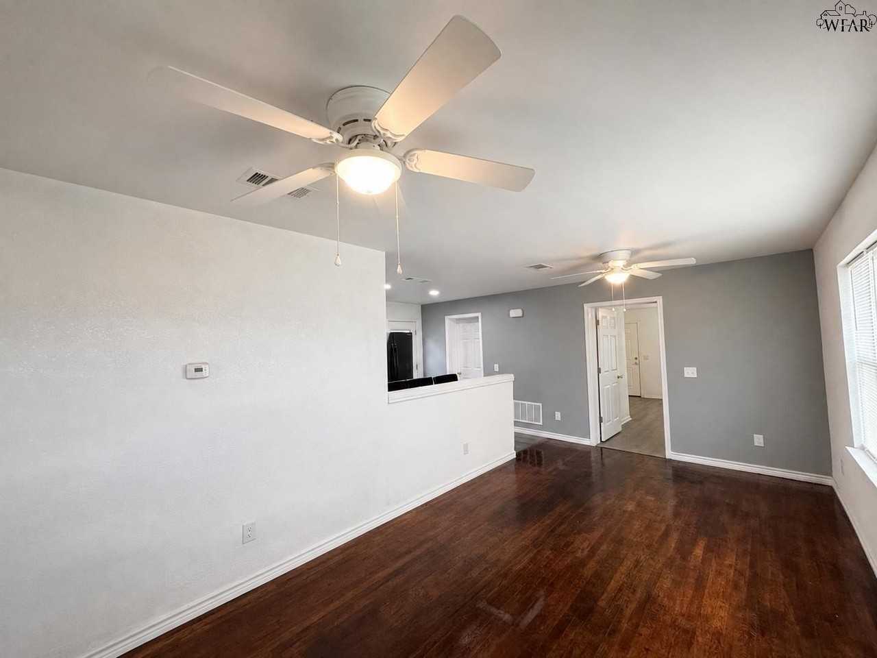 406 2nd St - Photo 4 of 21