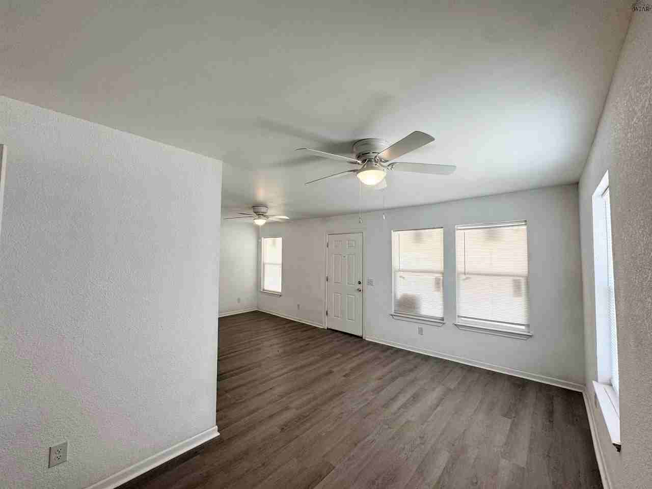 406 2nd St - Photo 7 of 21