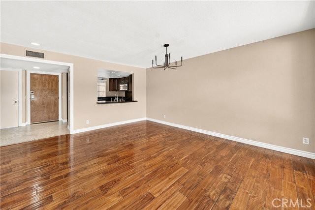 1234 Granville Ave #3 - Photo 5 of 8