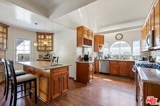 10530 Kinnard Ave - Photo 5 of 8