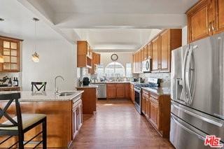10530 Kinnard Ave - Photo 6 of 8