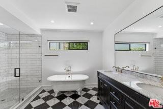 393 Huntley Dr - Photo 5 of 8
