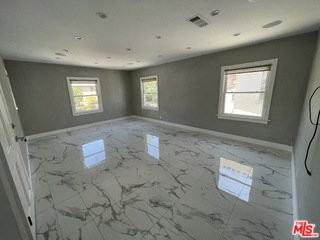 842 S Wooster St - Photo 2 of 8