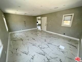 842 S Wooster St - Photo 3 of 8