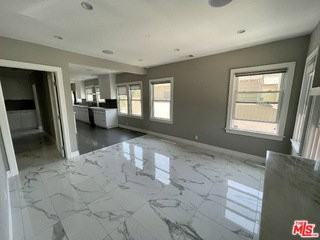 842 S Wooster St - Photo 4 of 8