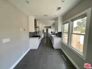 842 S Wooster St - Photo 7 of 8