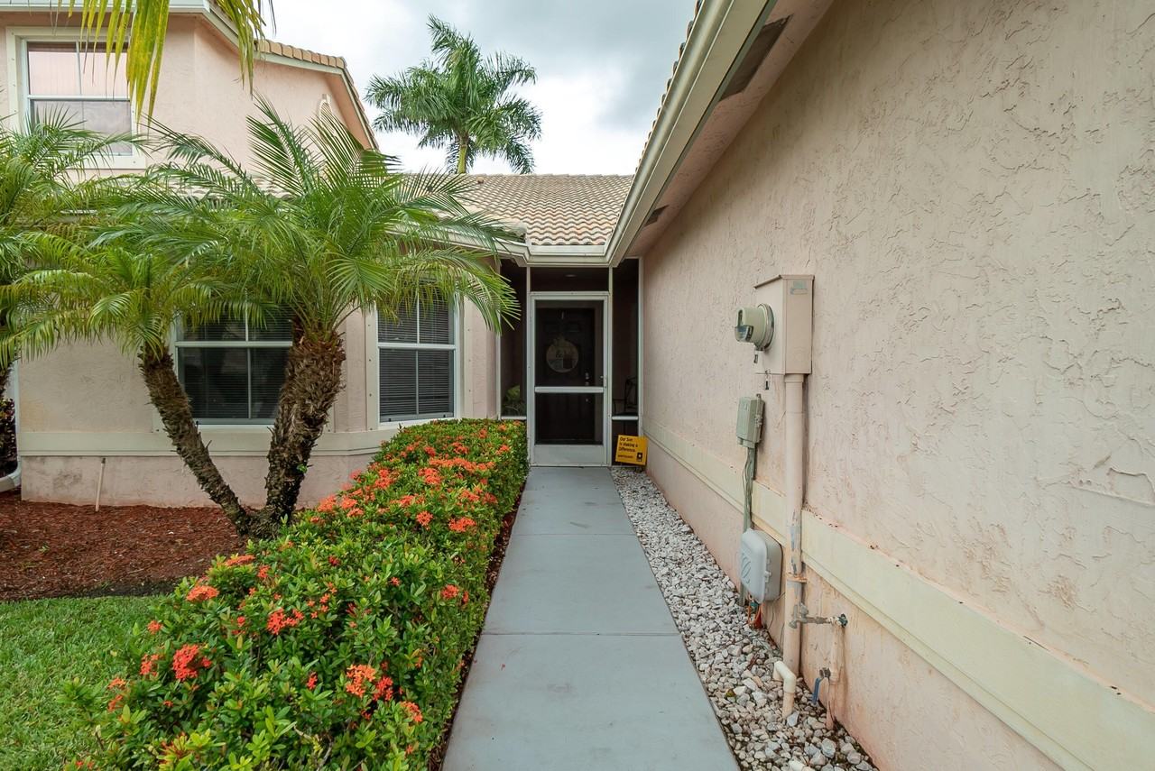 10537 Pelican Dr - Photo 3 of 39