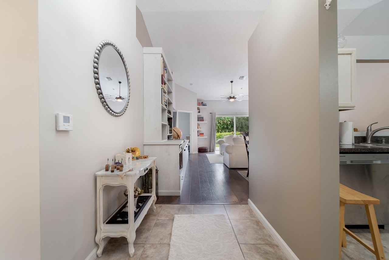 10537 Pelican Dr - Photo 5 of 39