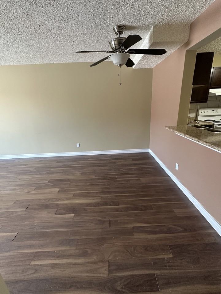 3807 4-3807 76 St Nw - Photo 4 of 13