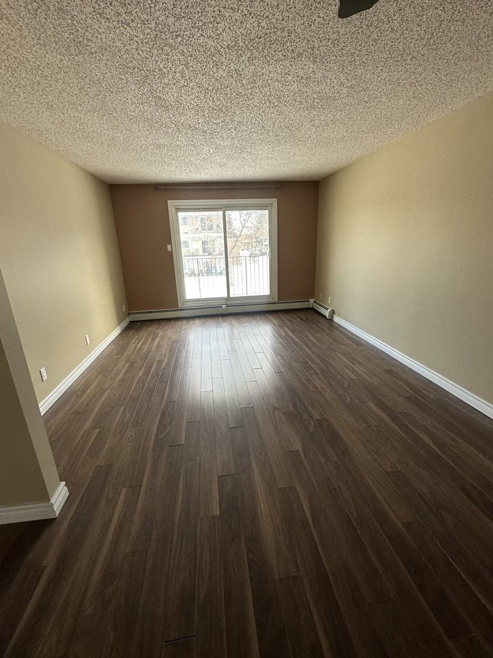 3807 4-3807 76 St Nw - Photo 5 of 13