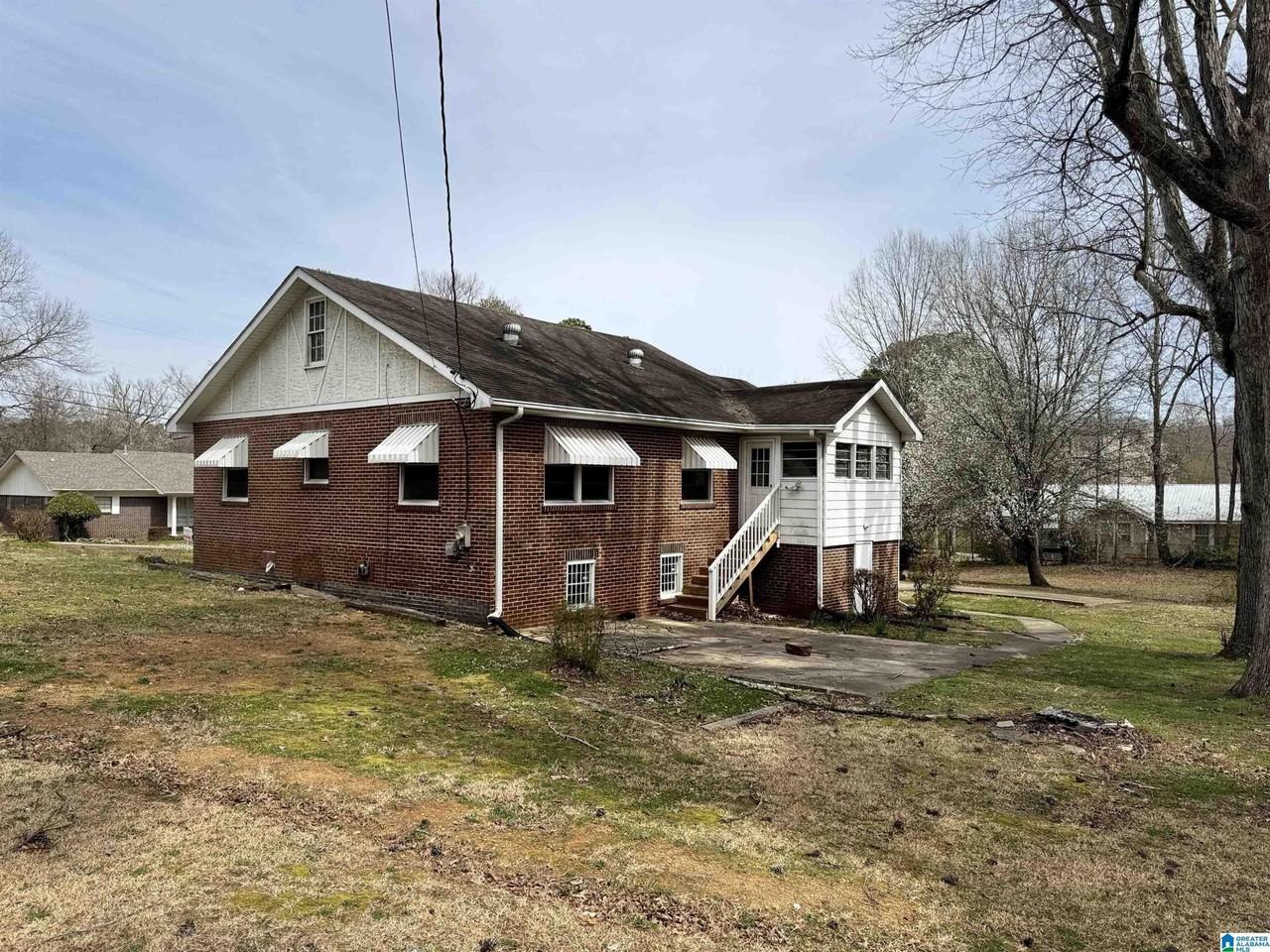 1001 Dover Ln - Photo 3 of 44