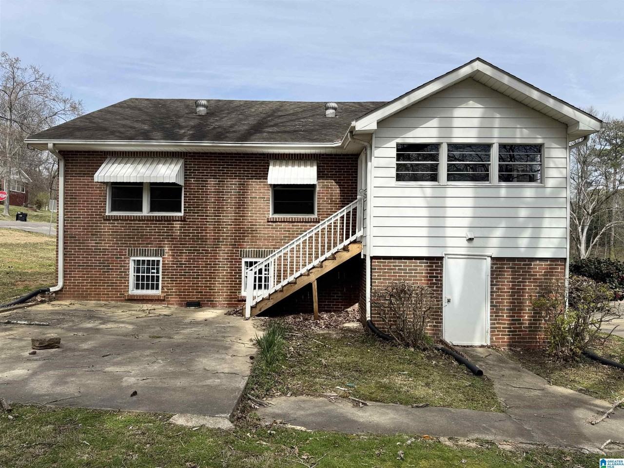 1001 Dover Ln - Photo 4 of 44
