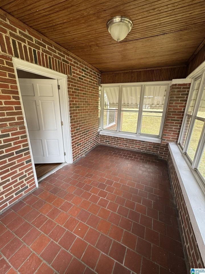 1001 Dover Ln - Photo 6 of 44