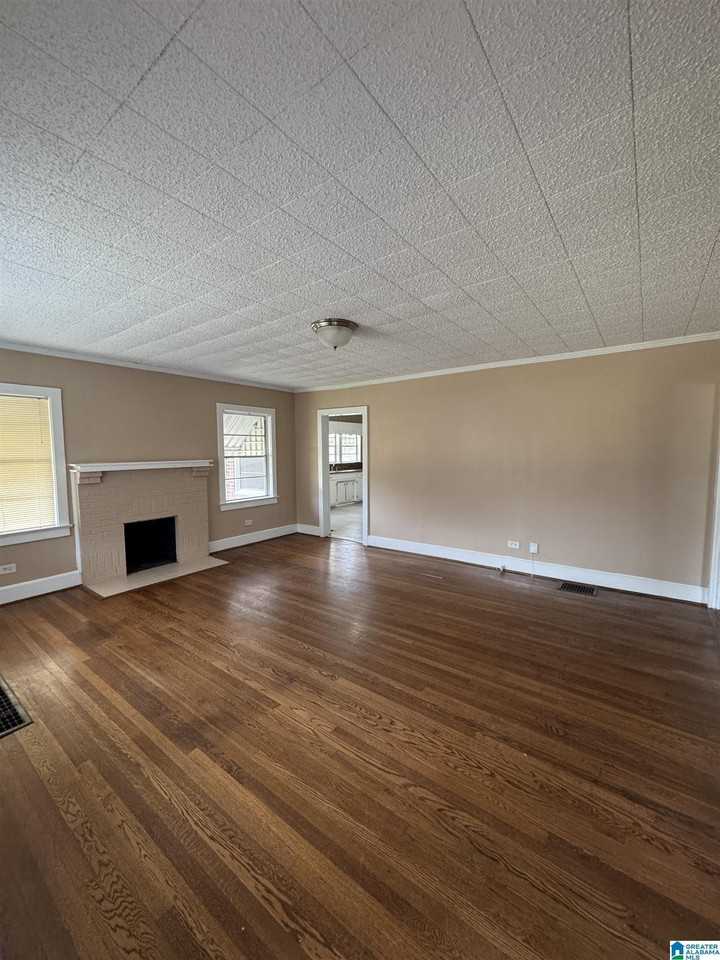1001 Dover Ln - Photo 7 of 44