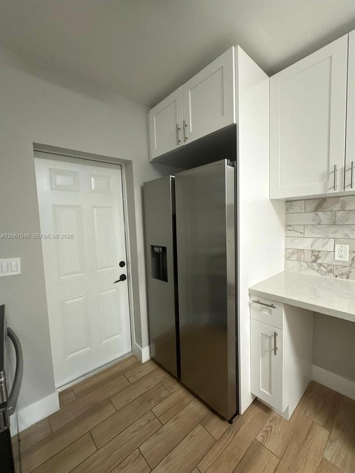 15 Nw 31st Ave - Photo 3 of 8