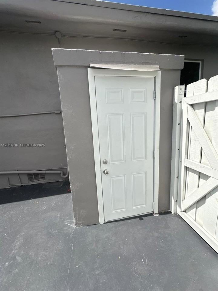 15 Nw 31st Ave - Photo 6 of 8
