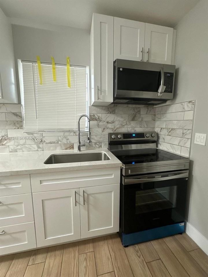 15 Nw 31st Ave - Photo 7 of 8
