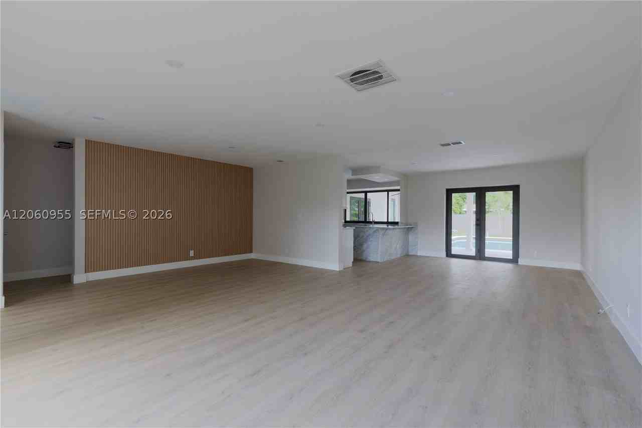 4115 Madison St - Photo 3 of 31