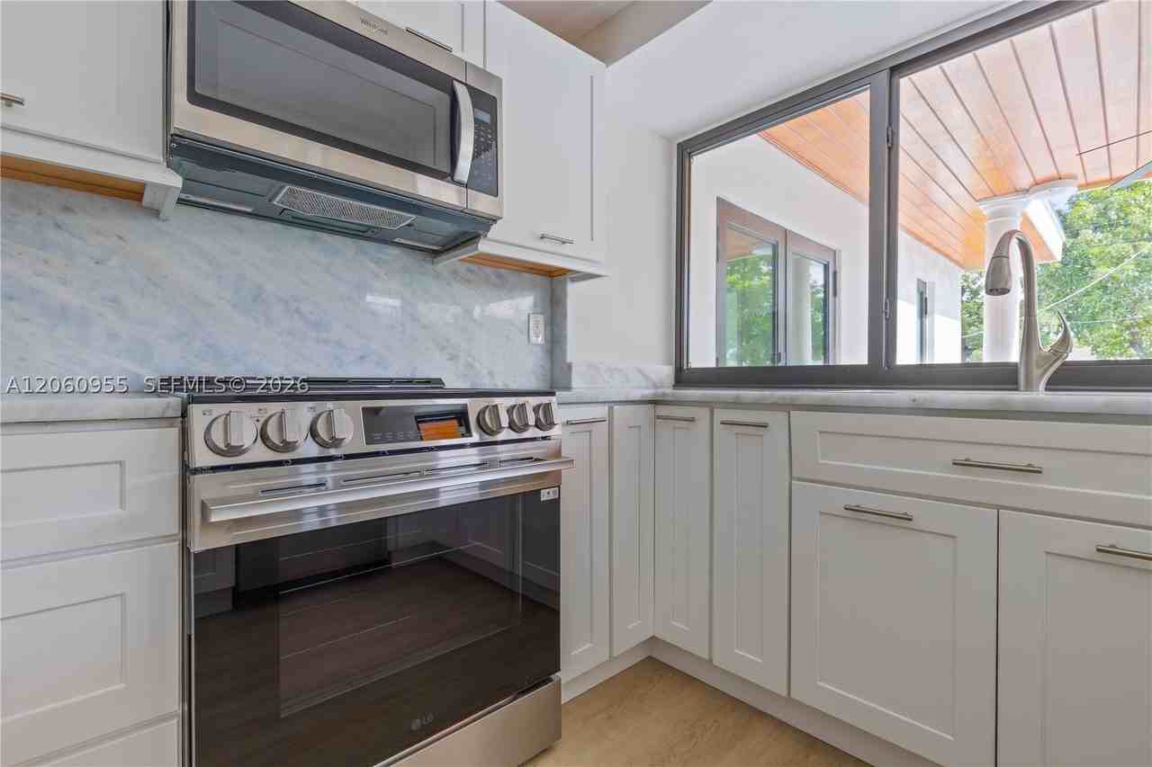 4115 Madison St - Photo 7 of 31