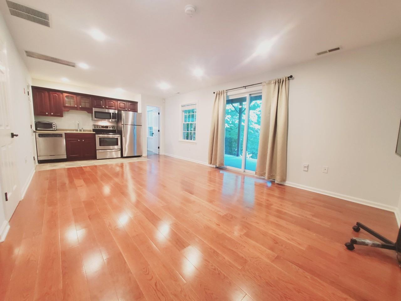 12 Hickory Dr #B - Photo 3 of 8