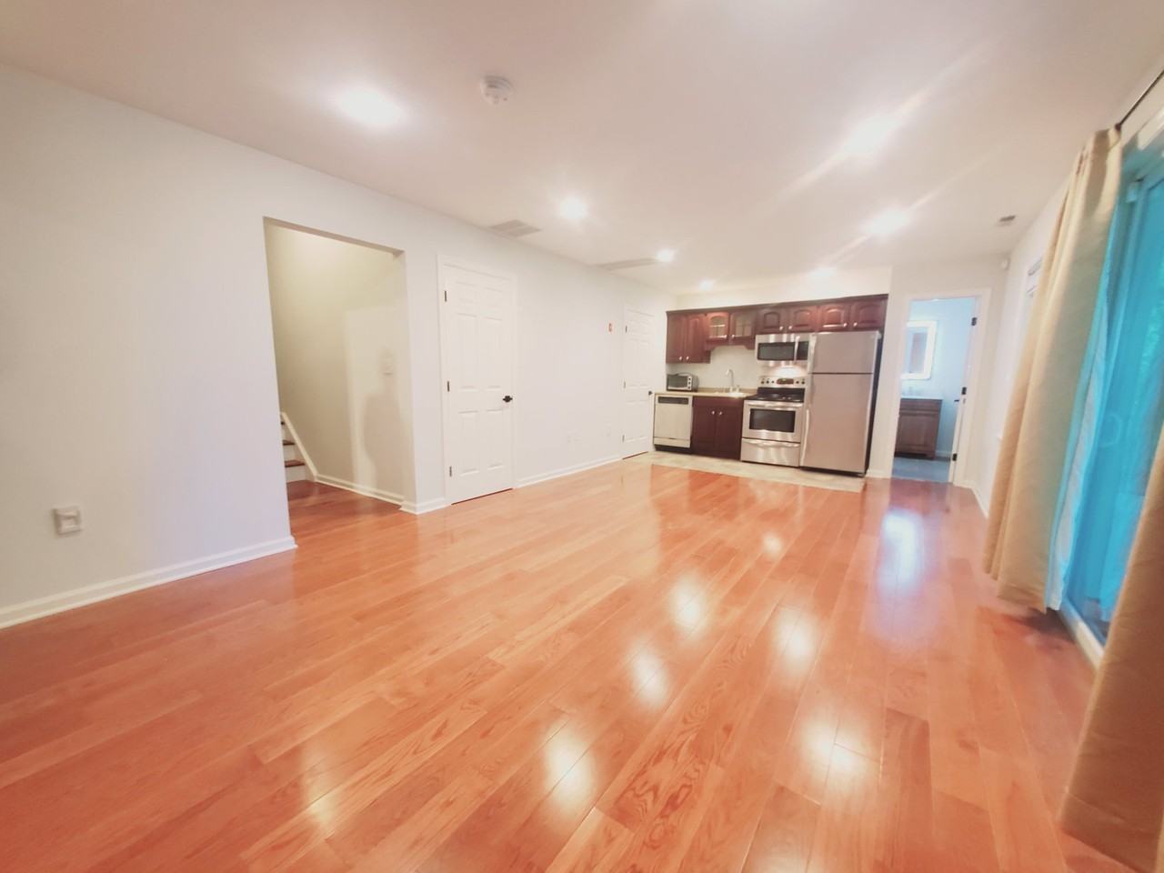 12 Hickory Dr #B - Photo 4 of 8
