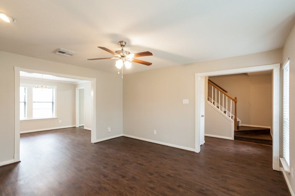 501 Hunters Ln - Photo 2 of 15