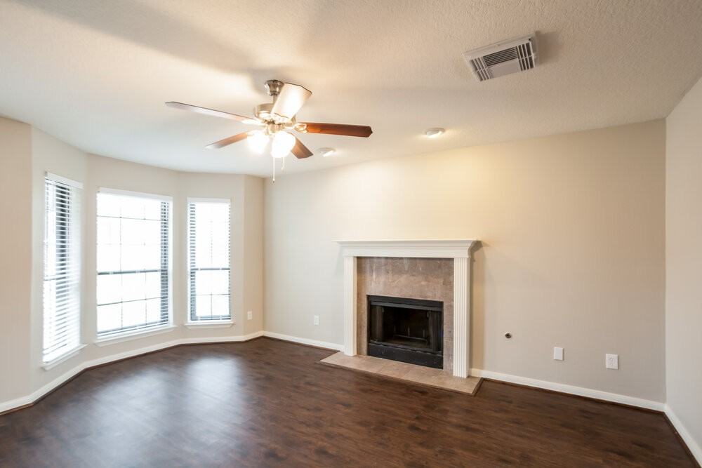501 Hunters Ln - Photo 3 of 15
