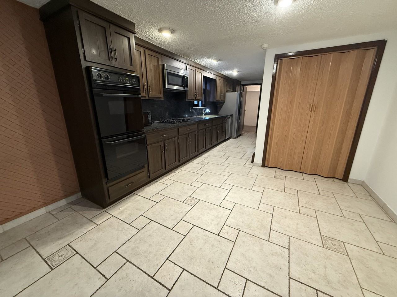 250 Maple St #G - Photo 2 of 8