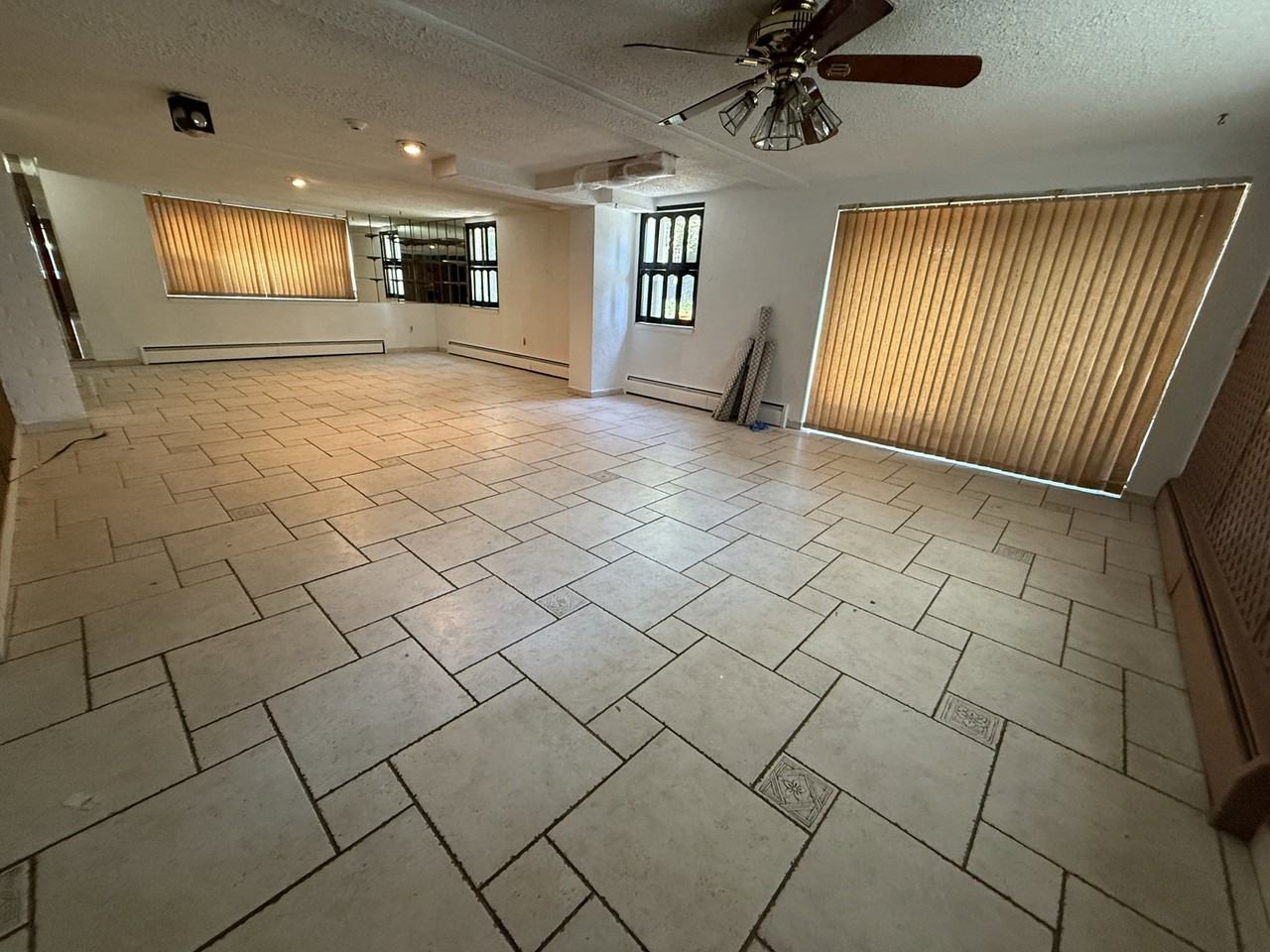 250 Maple St #G - Photo 3 of 8