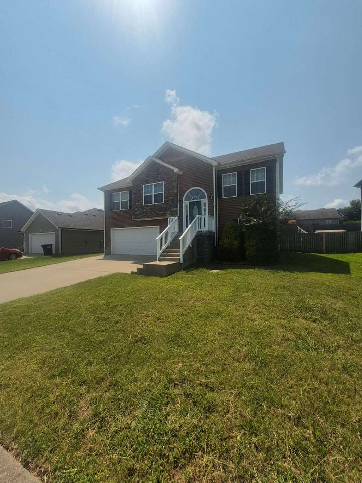 1351 Freedom Dr - Photo 3 of 32