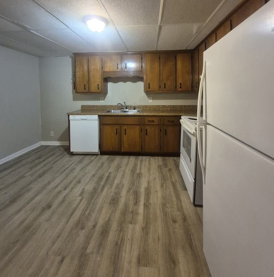 83 Lawn St Apt C - Photo 6 of 14