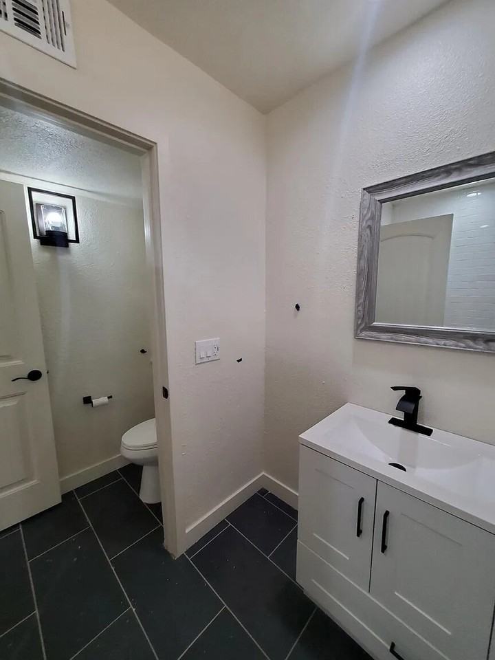 6643 N 60th Ave - Photo 2 of 9