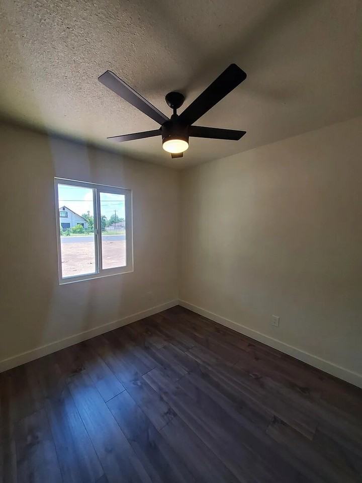 6643 N 60th Ave - Photo 5 of 9