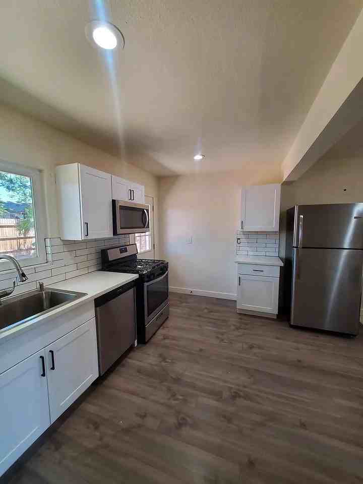 6643 N 60th Ave - Photo 6 of 9