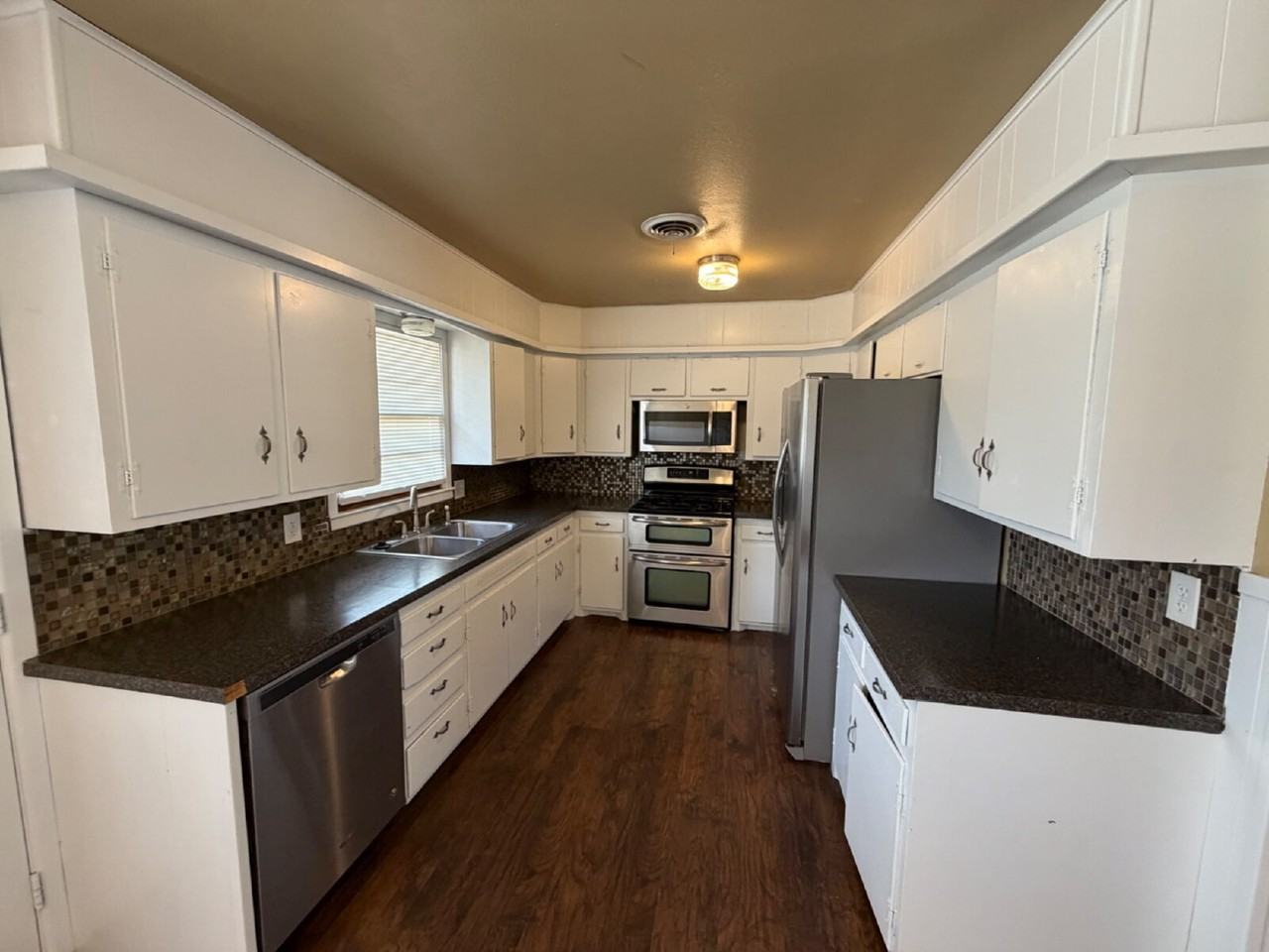 3809 25th St - Photo 4 of 10