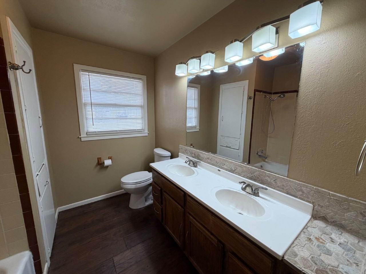 3809 25th St - Photo 7 of 10