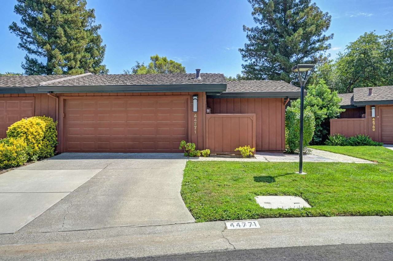 44771 Garden Ct - Photo 2 of 39