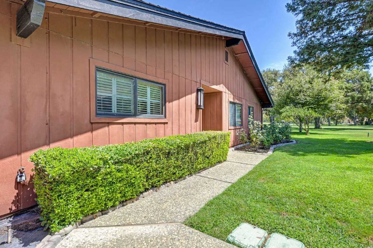 44771 Garden Ct - Photo 4 of 39