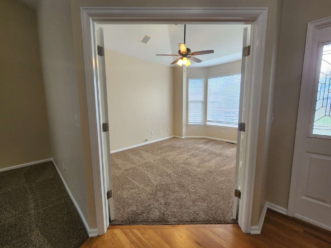 22359 E Lake Ln - Photo 4 of 45