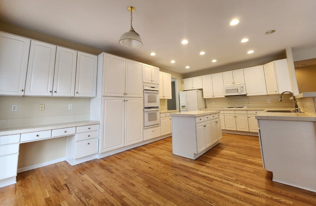 22359 E Lake Ln - Photo 6 of 45
