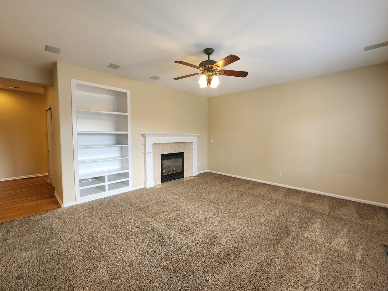 22359 E Lake Ln - Photo 7 of 45