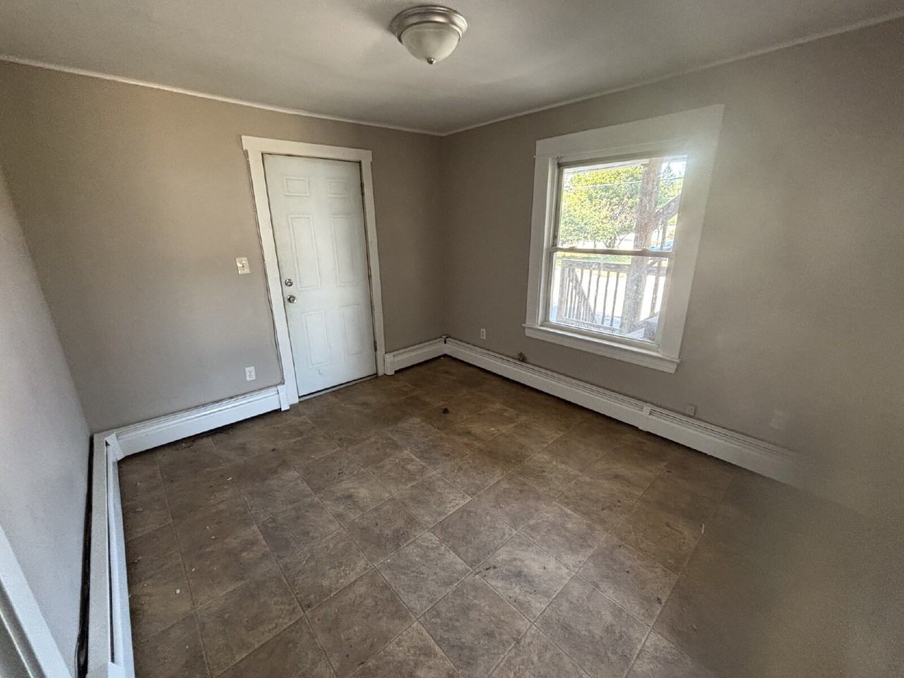 1116 Main St #B - Photo 3 of 7